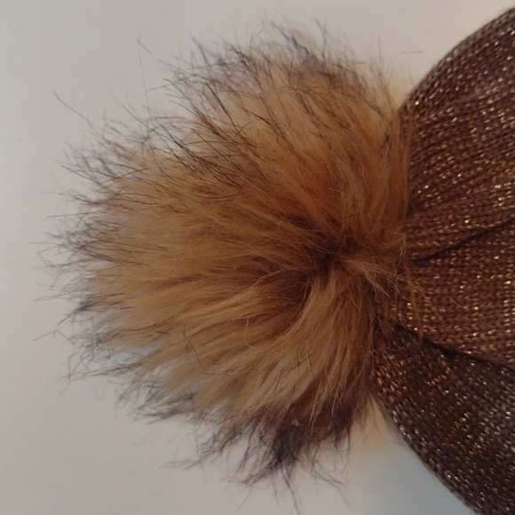 NEW Steve Madden Gold Metallic Flecks Fur Pom Pom Winter Hat OS - Picture 4 of 12